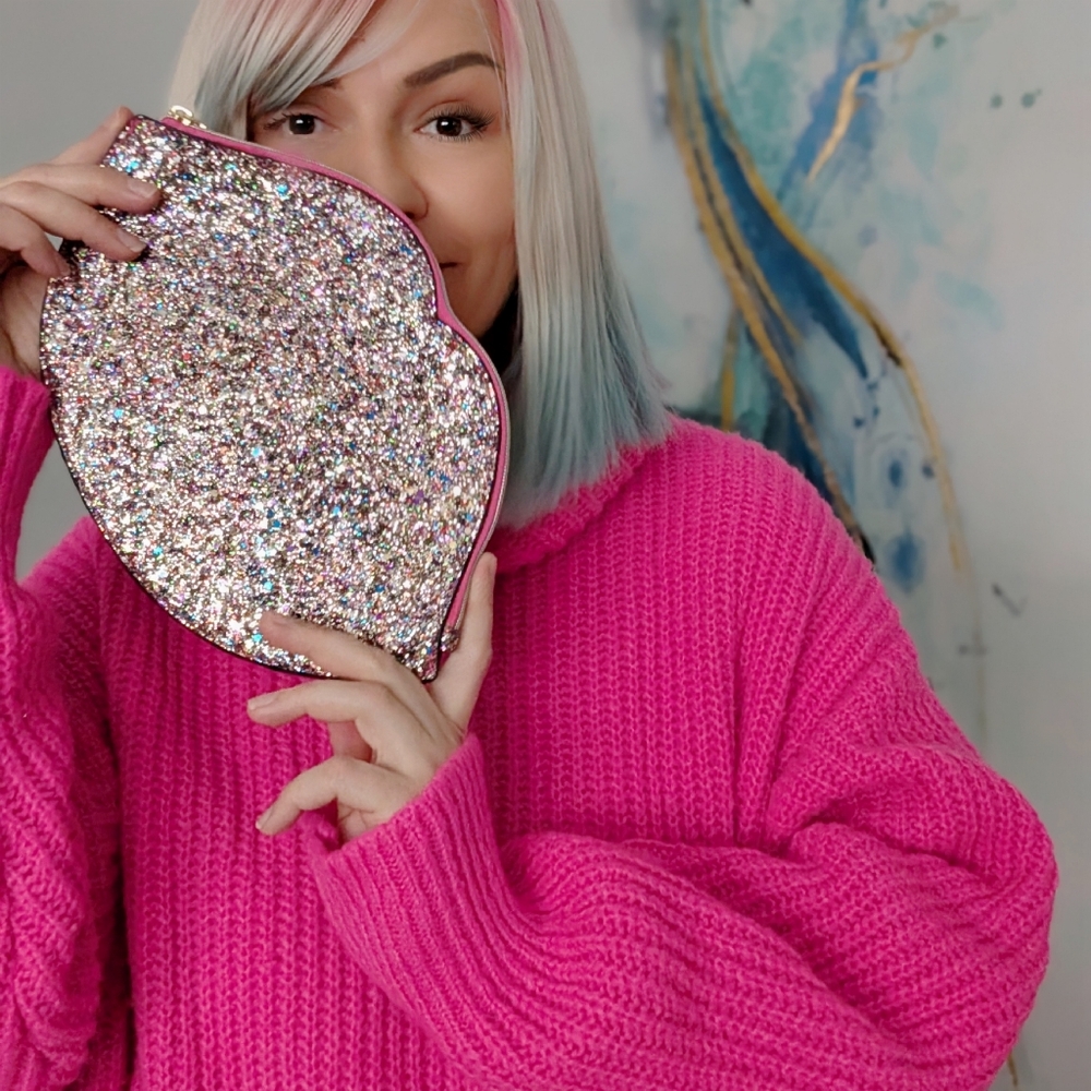 Sparkle LIPS 👄 makeup bag